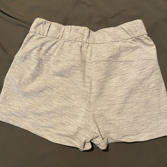 Lululemon Stretch High Rise Shorts 2.5” - Picture 5 of 7